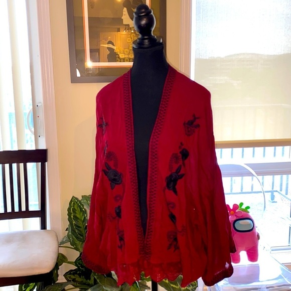 ✅Forever21 kimono in color wine w/ black thread  embroidery designs. ♥️🖤 - Picture 1 of 6